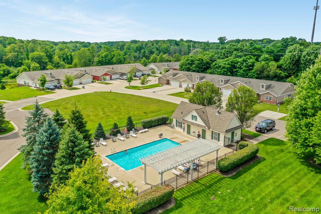 5203 WIDGEON Lane, Walled Lake, MI 48390 — Photo 32