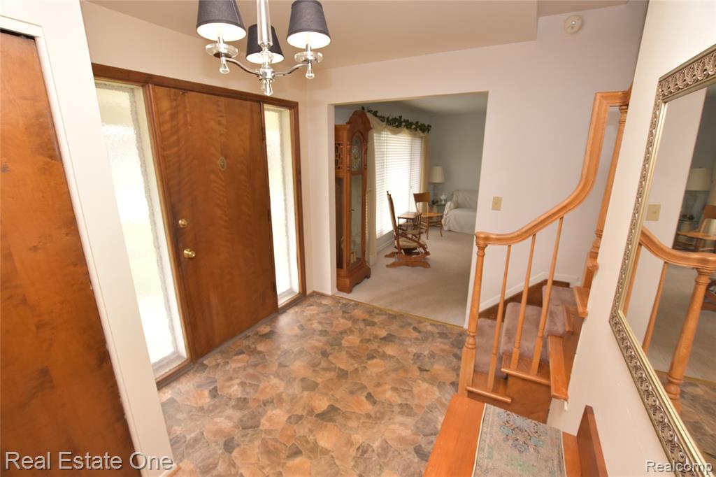 3275 Golfhill Drive, Waterford, MI 48329 — Photo 8