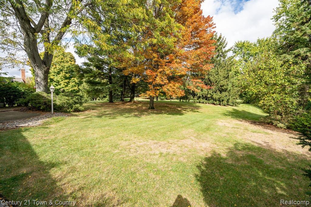 16436 OLD BEDFORD Road, Northville, MI 48168 — Photo 38