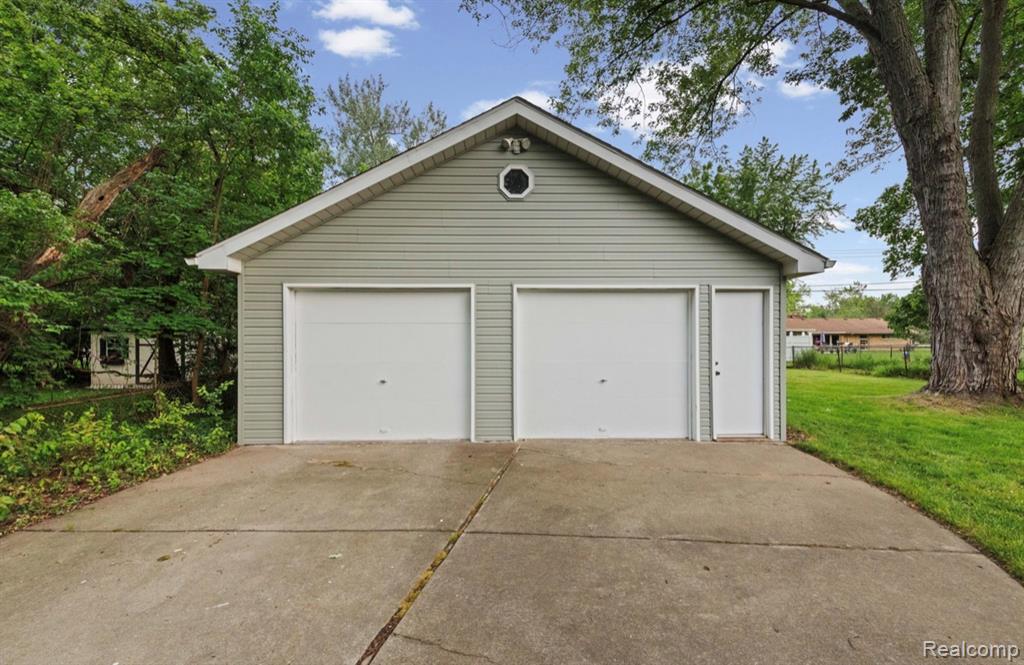 9235 Whitall Lane, Grosse Ile, MI 48138 — Photo 21