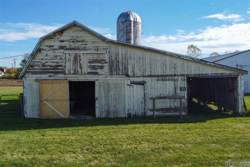 9710 E Newburg Road, Durand, MI 48429 — Photo 11