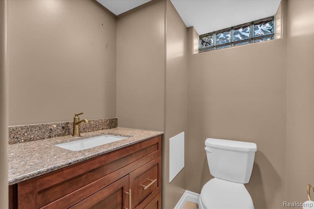 912 Woodsboro Drive, Royal Oak, MI 48067 — Photo 23