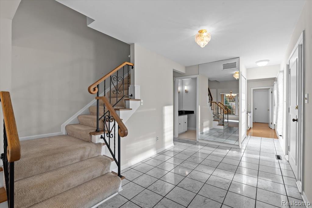5394 Tequesta Drive, West Bloomfield, MI 48323 — Photo 6
