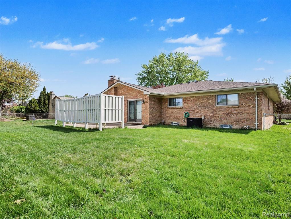 39629 Edgemont Drive, Sterling Heights, MI 48310 — Photo 29