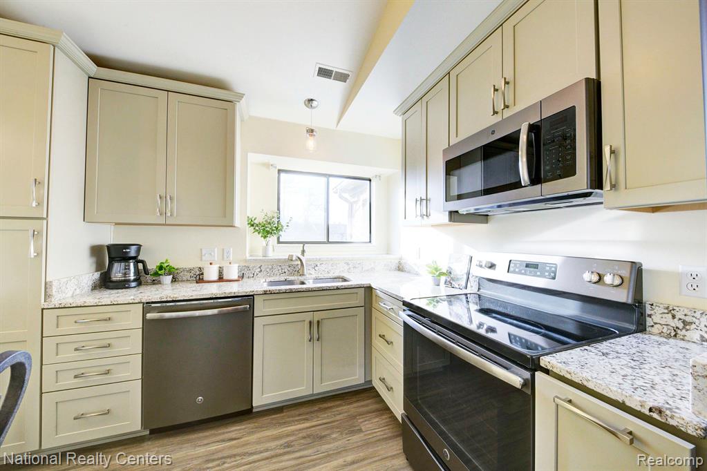 42744 LILLEY POINTE Drive, Canton, MI 48187 — Photo 8