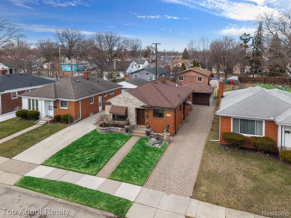 18027 Curtain Avenue, Eastpointe, MI 48021 — Photo 35