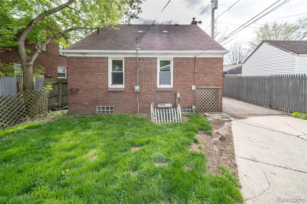 162 N Genesee Avenue, Pontiac, MI 48341 — Photo 9