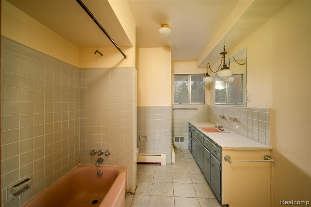 6886 E Nashway, West Bloomfield, MI — Photo 16