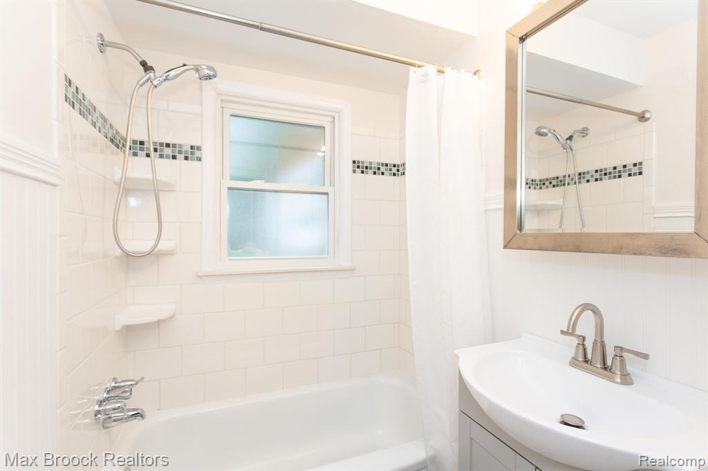 506 AMELIA Avenue, Royal Oak, MI 48073 — Photo 17