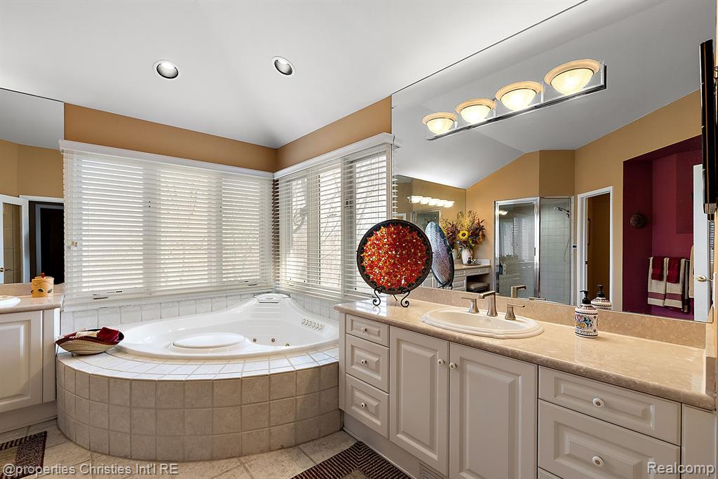 6811 BLAKEWOOD, West Bloomfield, MI — Photo 65