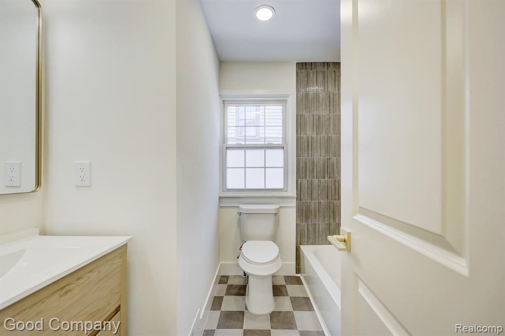 23 Fairwood Boulevard, Pleasant Ridge, MI — Photo 26