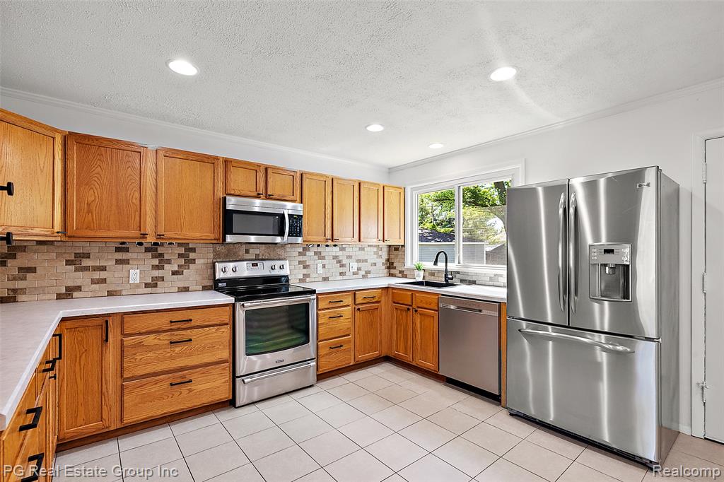 4550 JUSTINE Street, Shelby Twp, MI 48317 — Photo 30