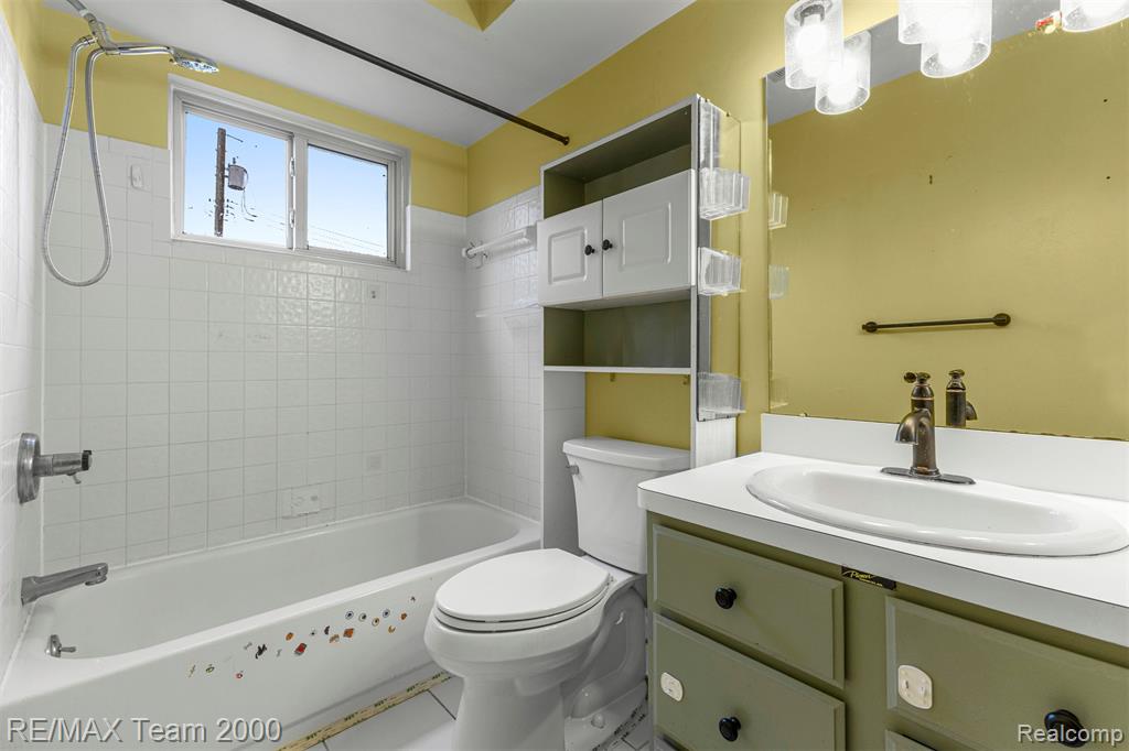 2714 Hallman Avenue, Waterford, MI 48328 — Photo 16