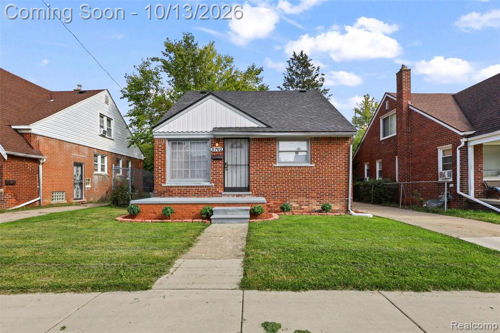 6762 Greenview Avenue E, Detroit, MI 48228