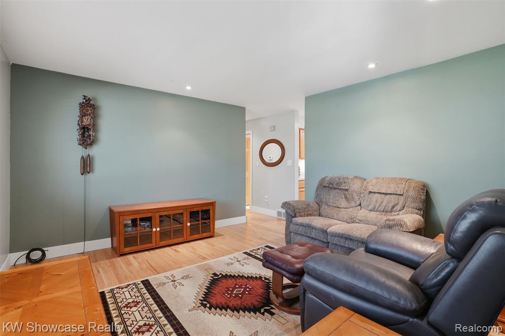 31167 Maplewood Street, Garden City, MI — Photo 4
