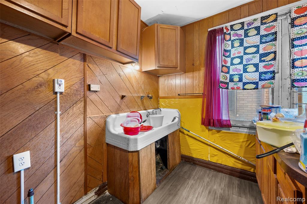 2445 Concord Street, Detroit, MI 48207 — Photo 16