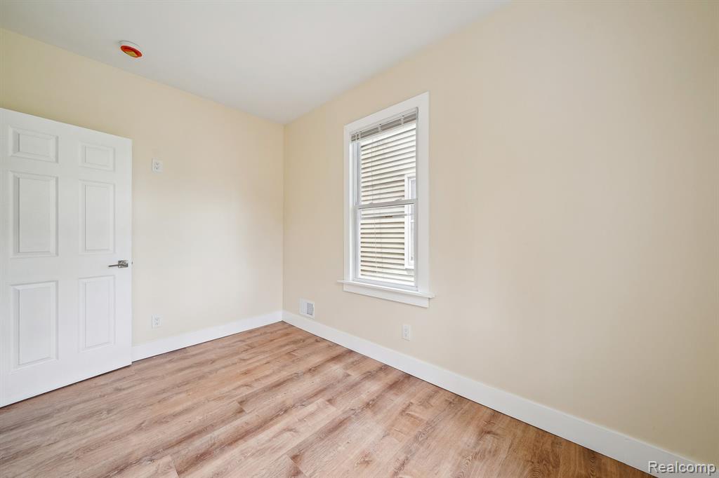 4222 Cadillac Boulevard, Detroit, MI 48214 — Photo 11