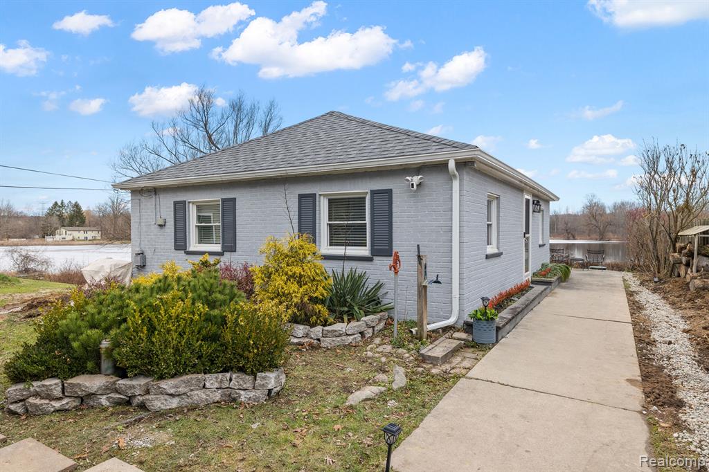 3529 Lakeview Drive, Ortonville, MI 48462 — Photo 8