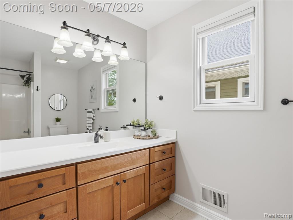 13435 Lake Shore Drive, Fenton, MI 48430 — Photo 28