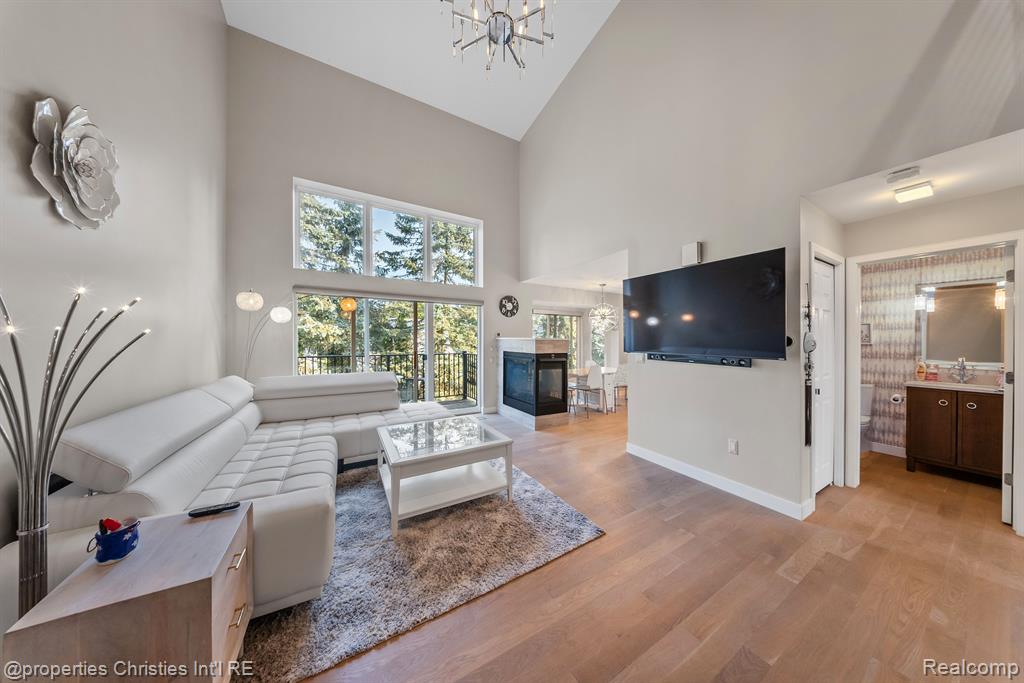 963 SANDALWOOD Drive, Troy, MI 48085 — Photo 3