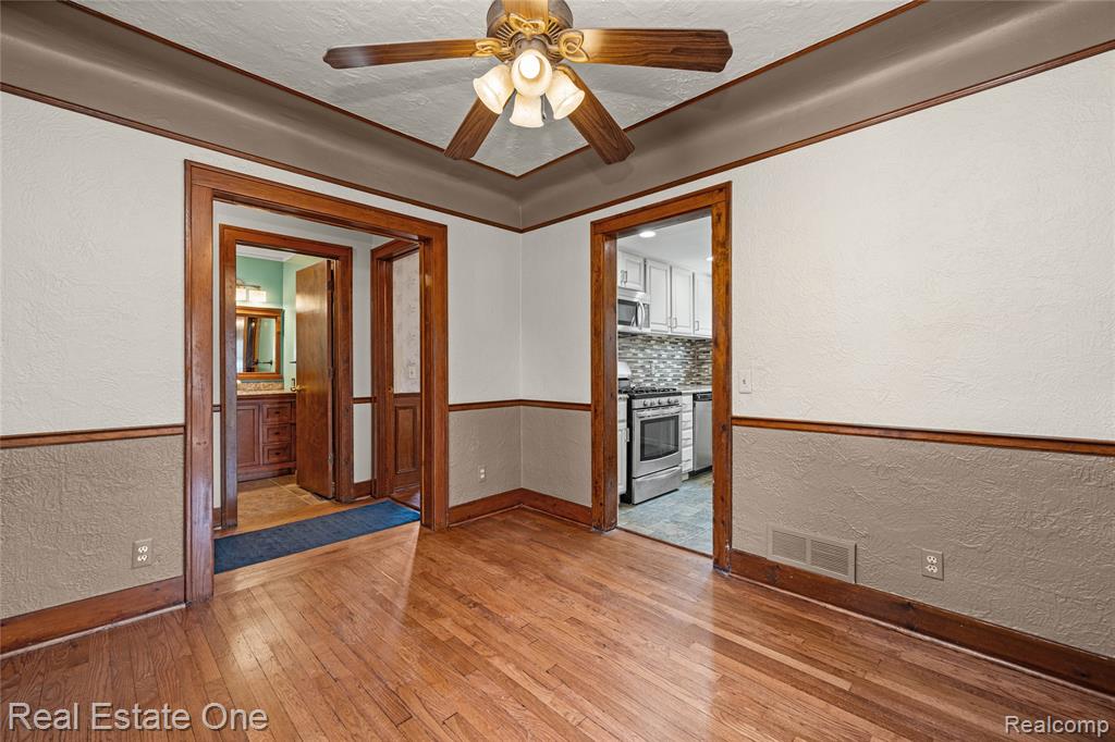 4058 Lomley Avenue, Waterford, MI 48329 — Photo 9