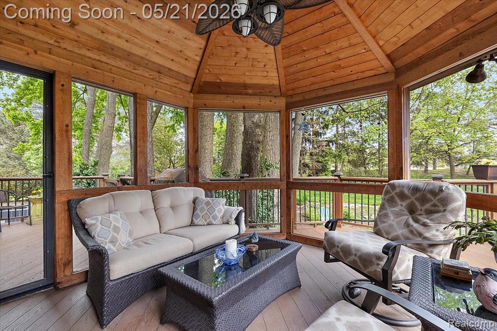 33891 Yorkridge Street, Farmington, MI 48331 — Photo 34