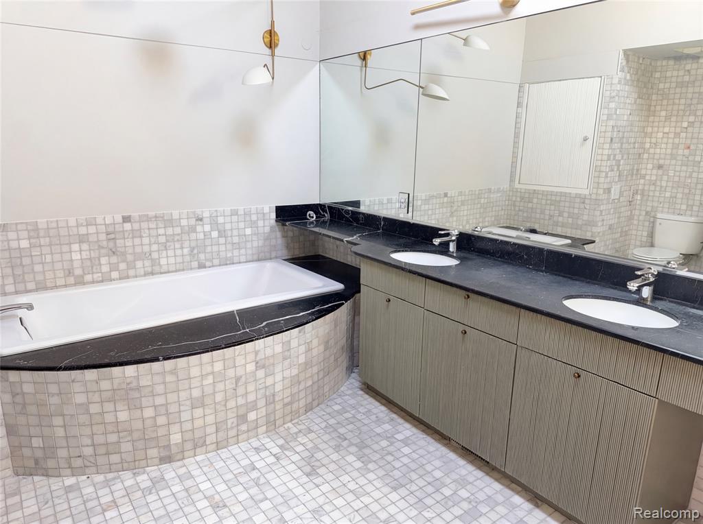 4442 Rolling Pine Drive, West Bloomfield, MI 48323 — Photo 6