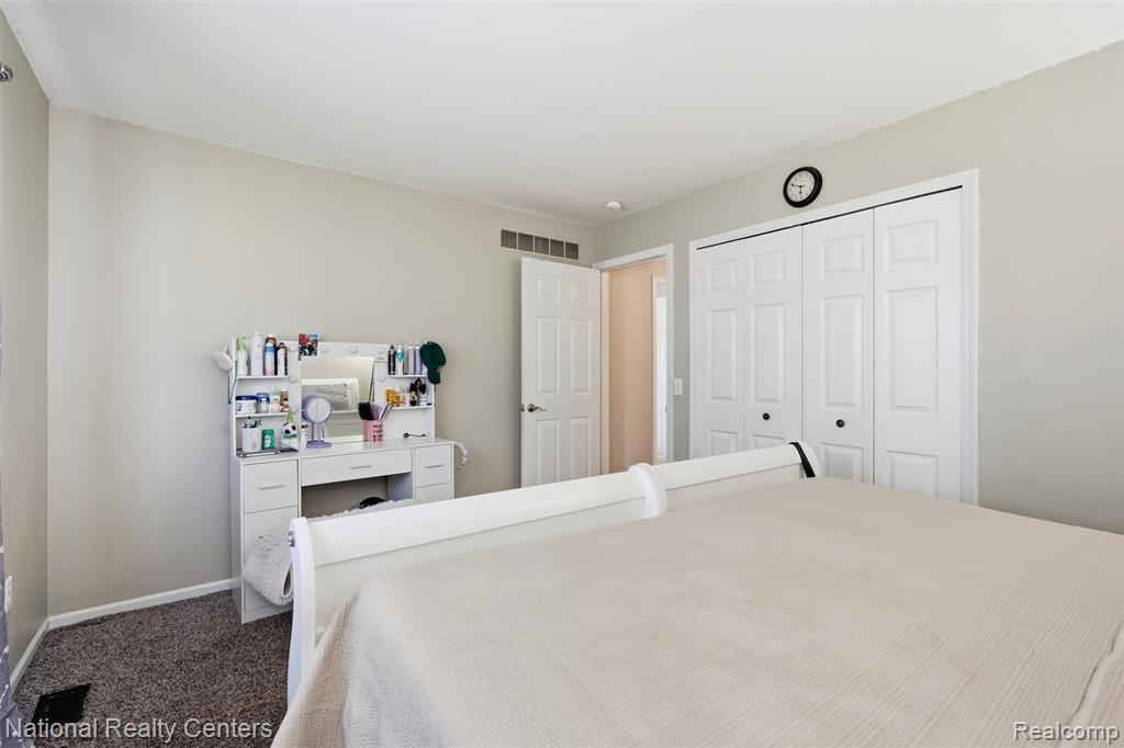 5549 Mansfield Avenue, Sterling Heights, MI 48310 — Photo 14