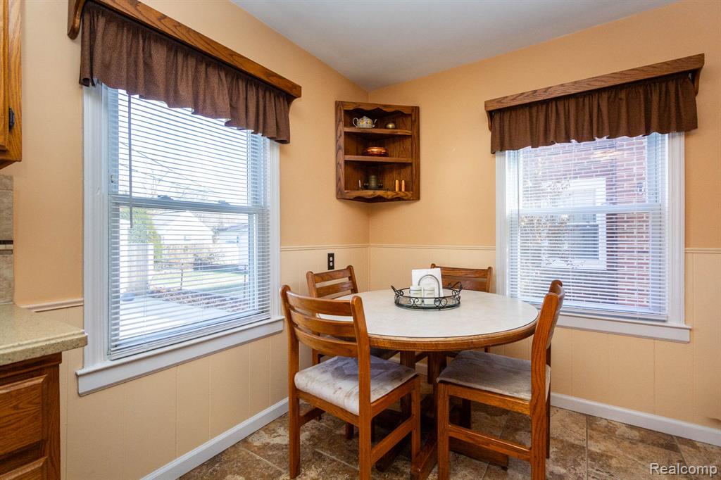 20927 Hawthorne Street, Harper Woods, MI 48225 — Photo 4