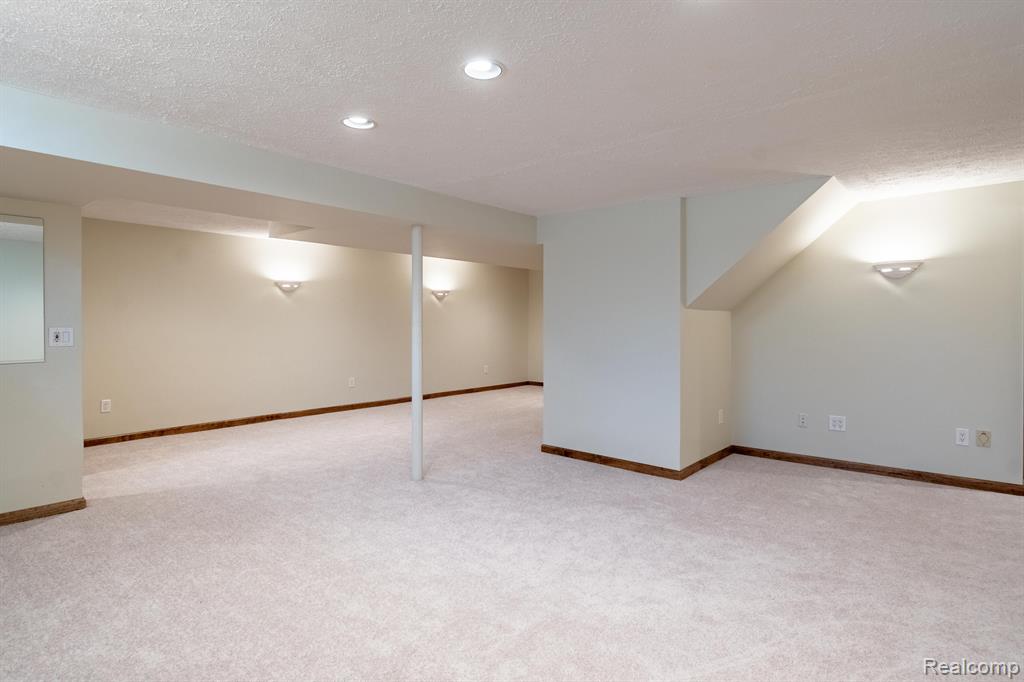 4435 OAK POINTE Drive, Brighton, MI 48116 — Photo 52
