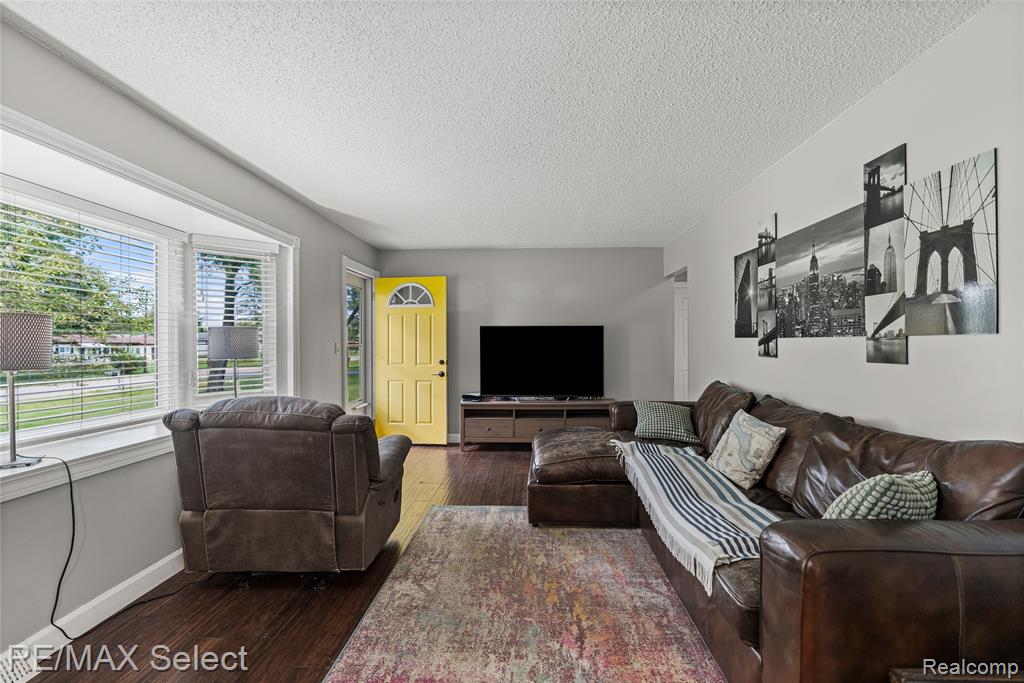6030 Sun Valley Drive, Grand Blanc, MI 48439 — Photo 13