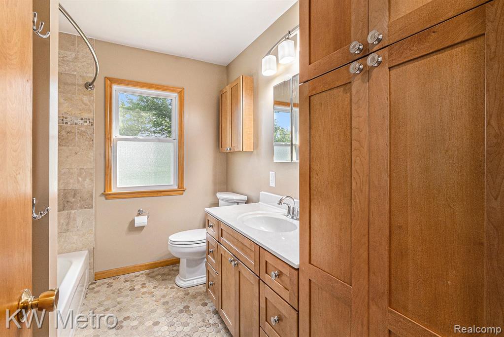 449 Shoreview Drive, Waterford, MI 48328 — Photo 22