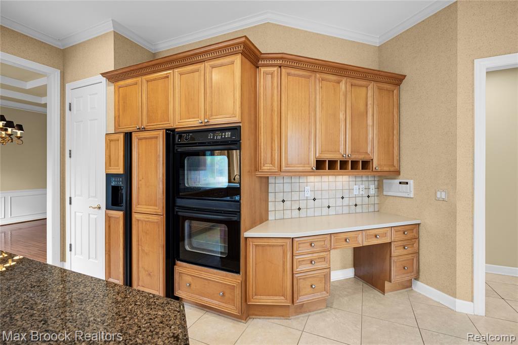 5149 Parkgate Drive, Commerce Twp, MI 48382 — Photo 17