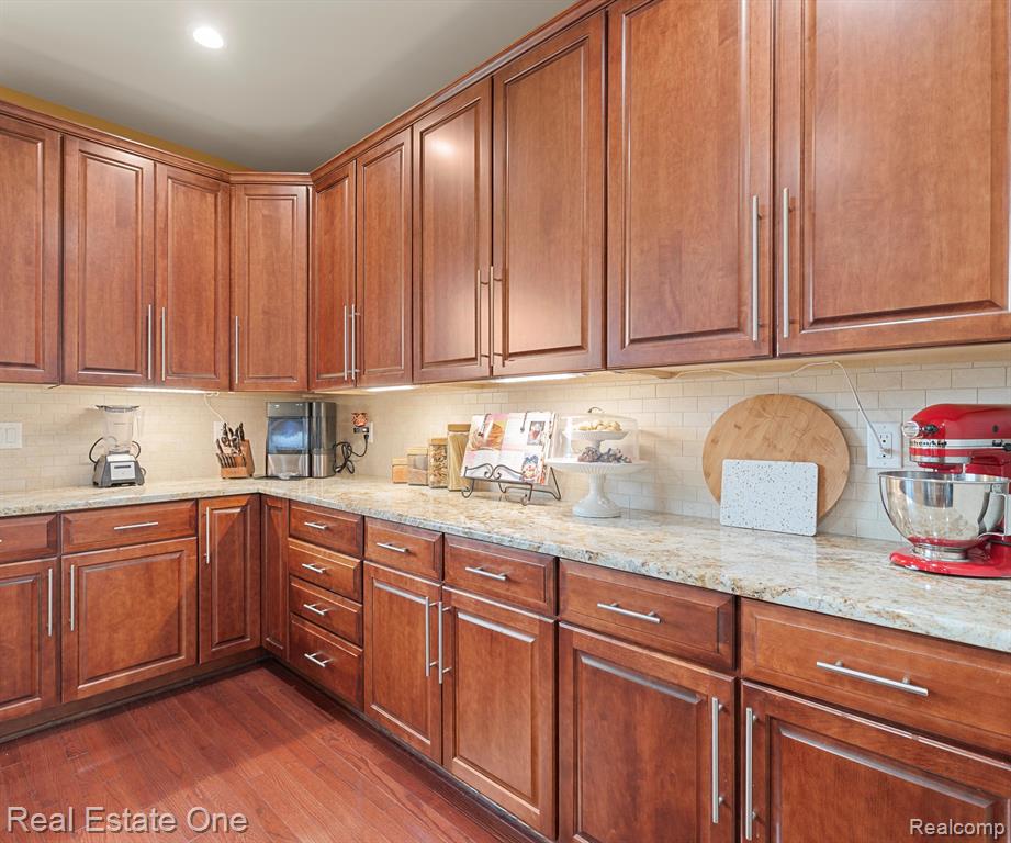 50437 TAMARACK Trail, Northville, MI 48168 — Photo 12
