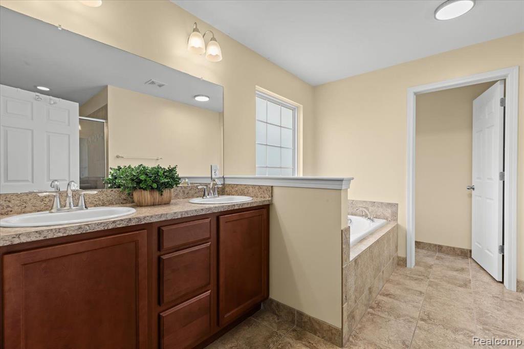 10522 STONEY POINT Drive, South Lyon, MI 48178 — Photo 16