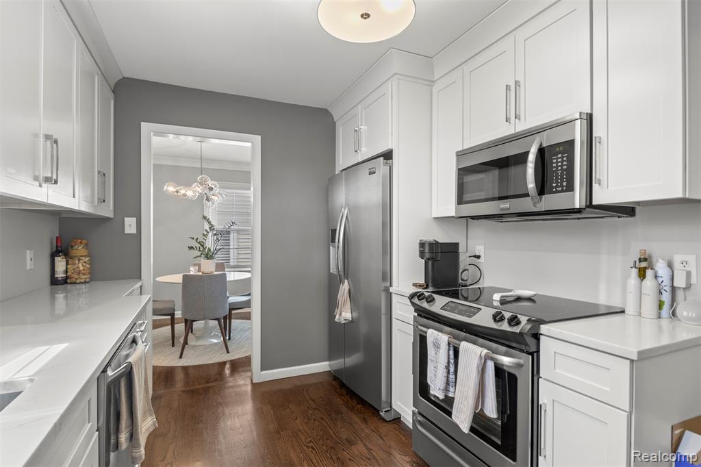 6 Berwick Lane, Dearborn, MI 48120 — Photo 18