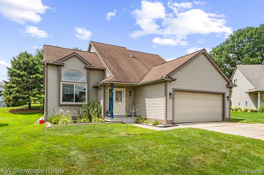 1313 Pin Oak, Howell, MI 48843