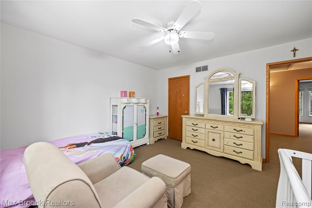 6067 Charles Drive, West Bloomfield, MI — Photo 36
