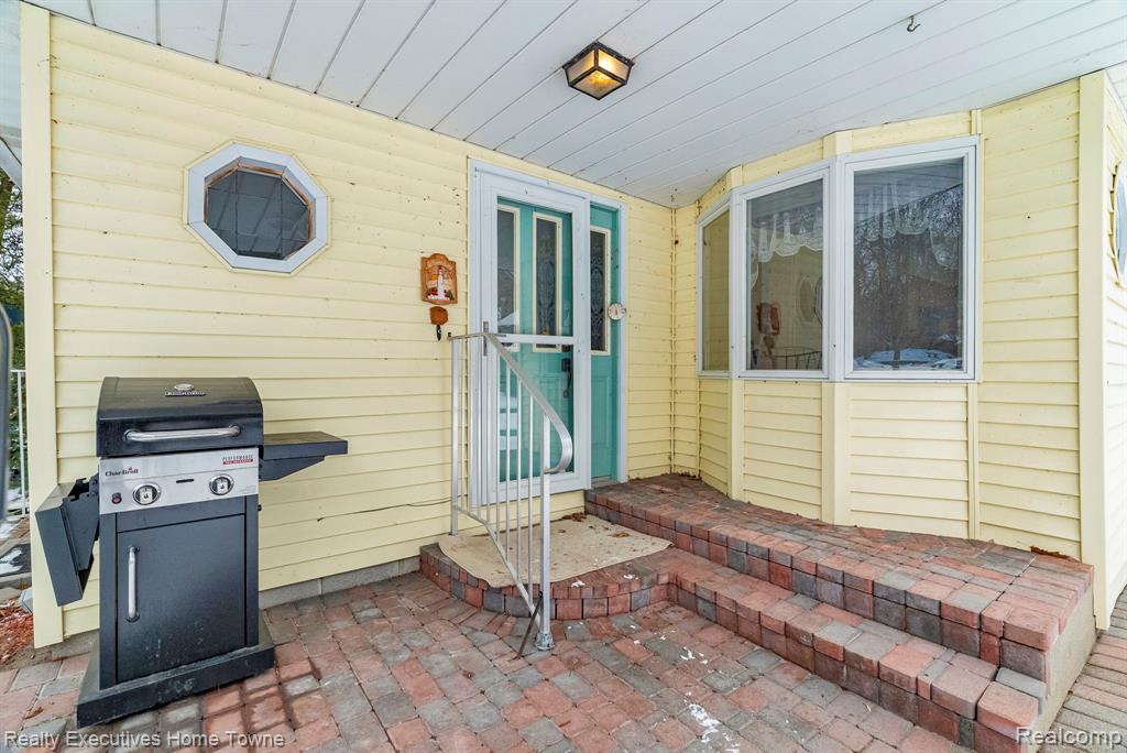5430 Lakeshore Road, Fort Gratiot, MI 48059 — Photo 15