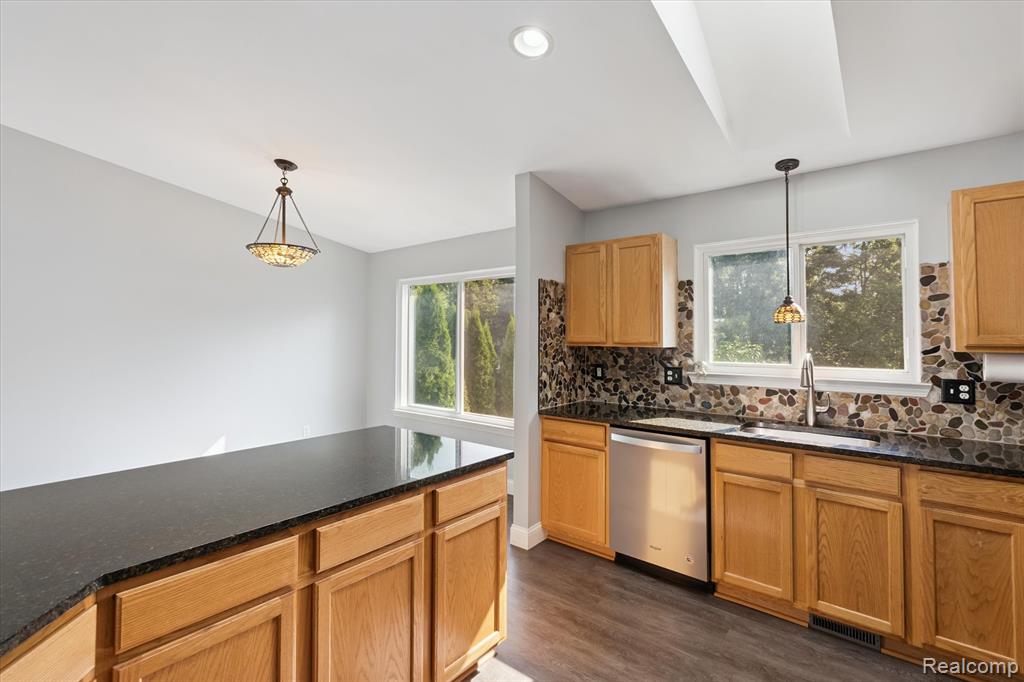 480 Andover Woods Drive, Fenton, MI 48430 — Photo 14