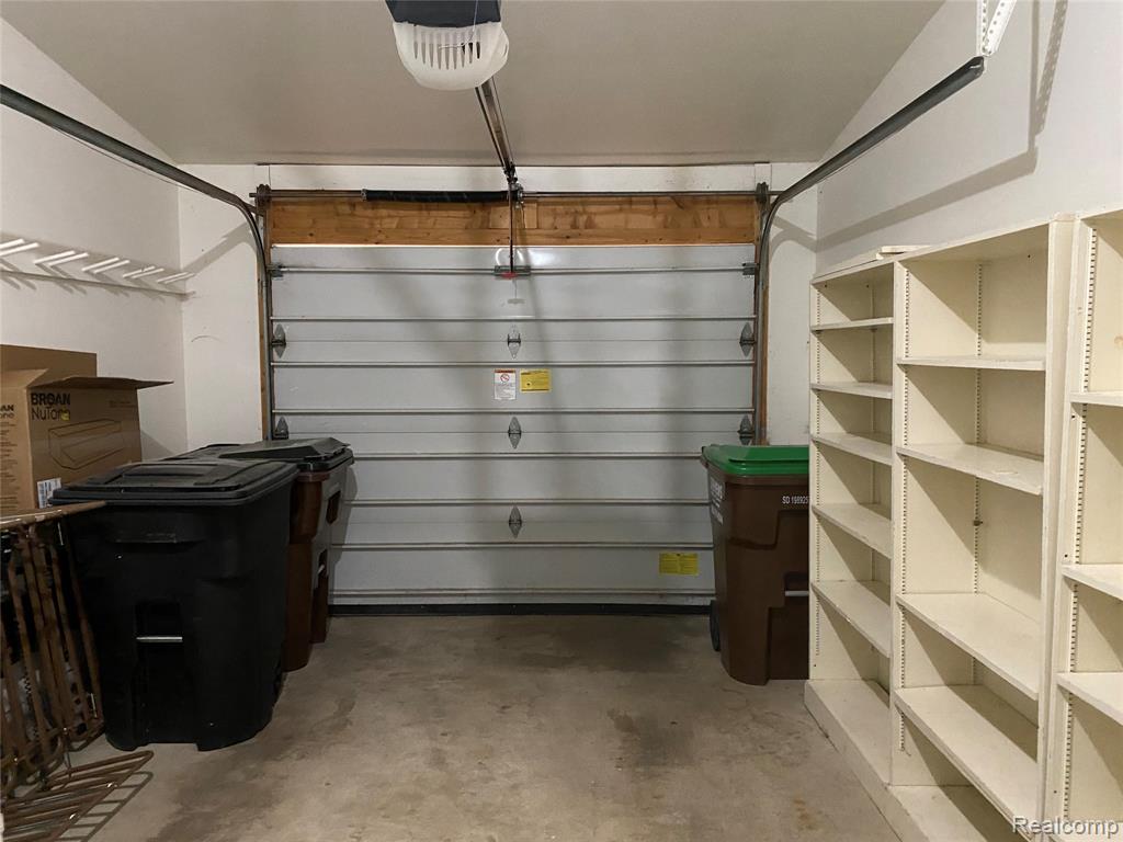 596 Yorkshire Sq. Square, 23, Milan, MI 48160 — Photo 6