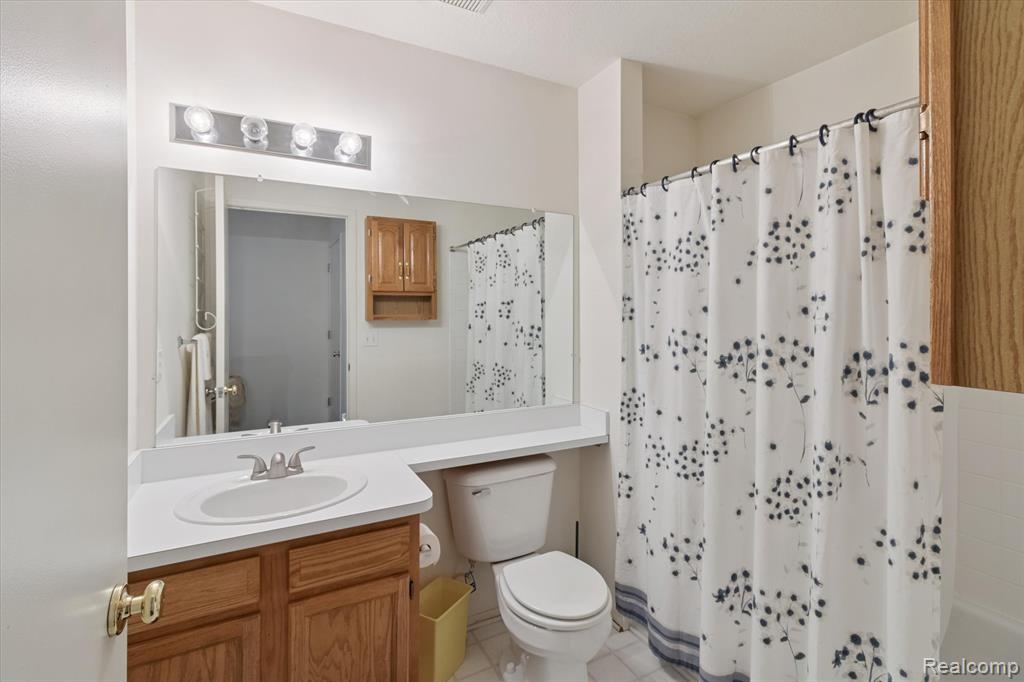 6541 Pembrook Drive, Westland, MI — Photo 15