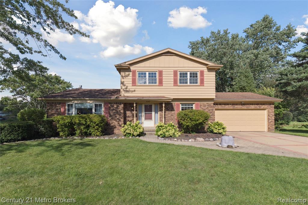 8505 Old Plank Road, Grand Blanc, MI 48439 — front exterior