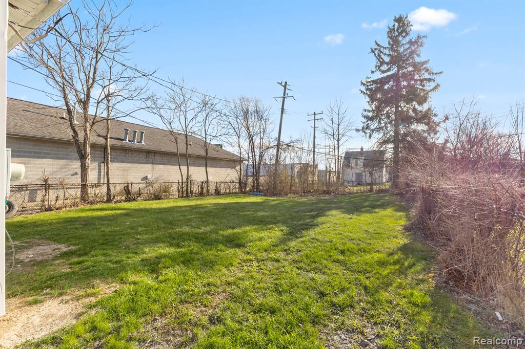 8690 TRINITY Street, Detroit, MI 48228 — Photo 29