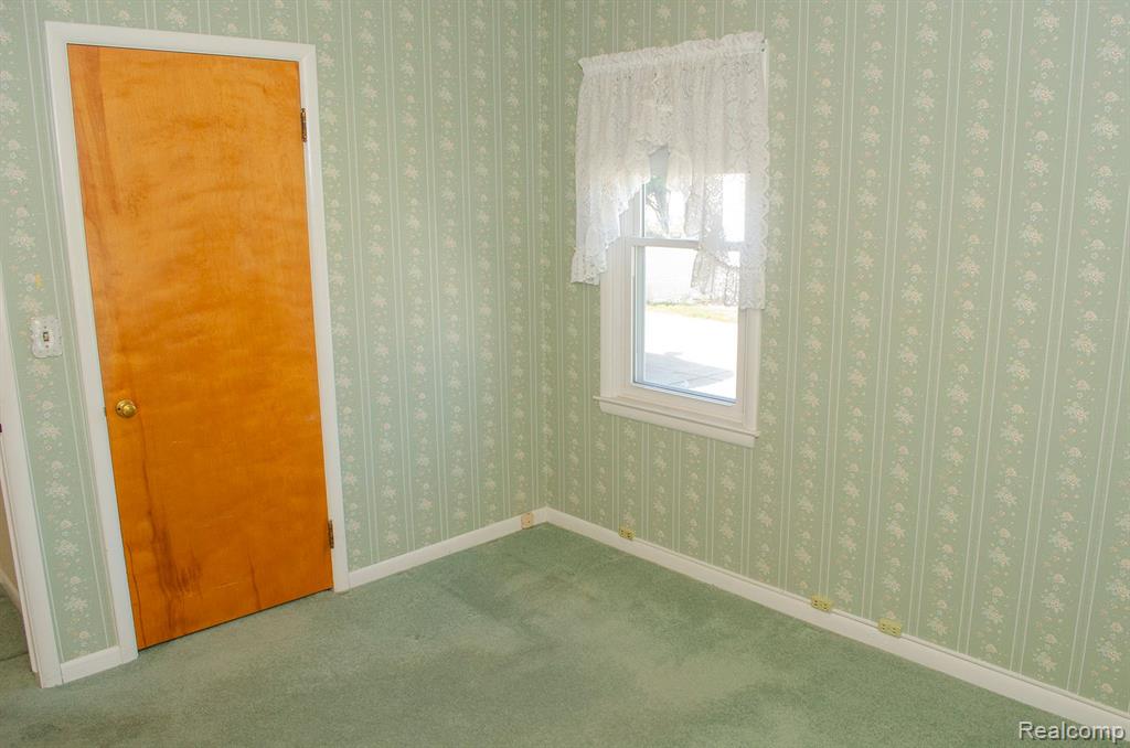 9819 WESTMORE Street, Livonia, MI 48150 — Photo 9