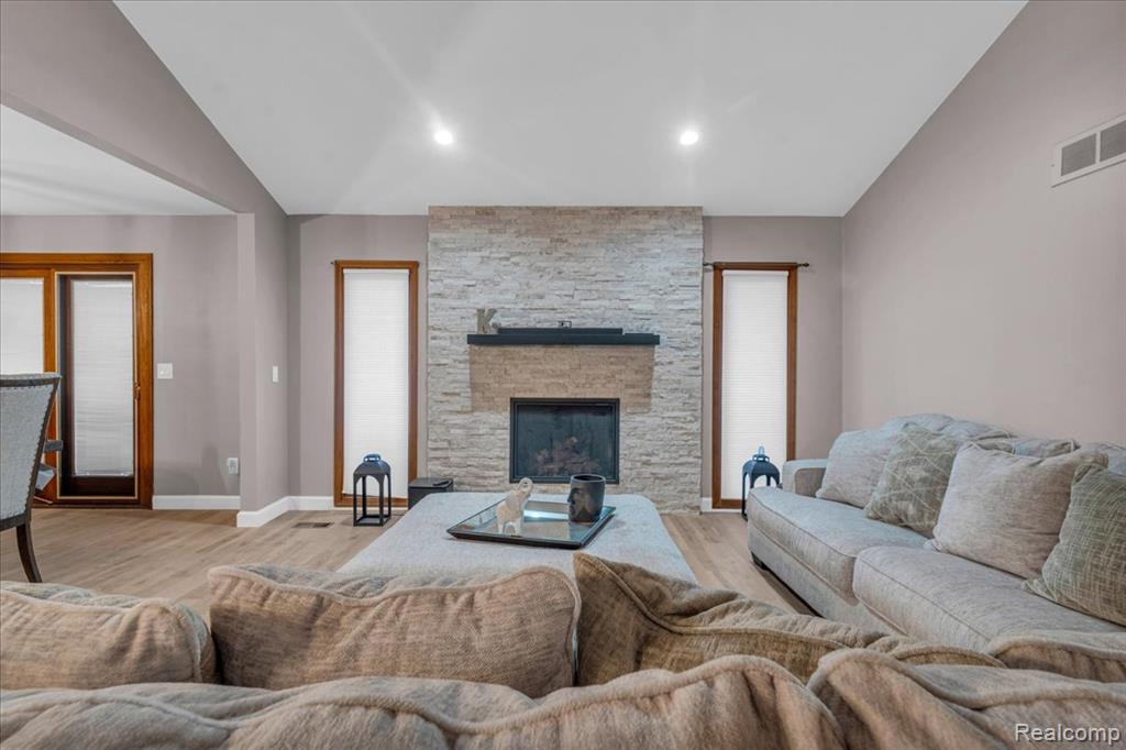 43939 Manitou Drive, Clinton Twp, MI 48038 — Photo 4