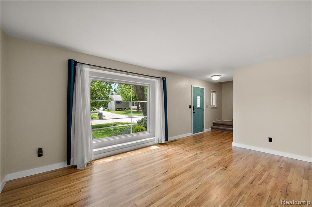 754 W Baker Avenue, Commerce Twp, MI — Photo 4