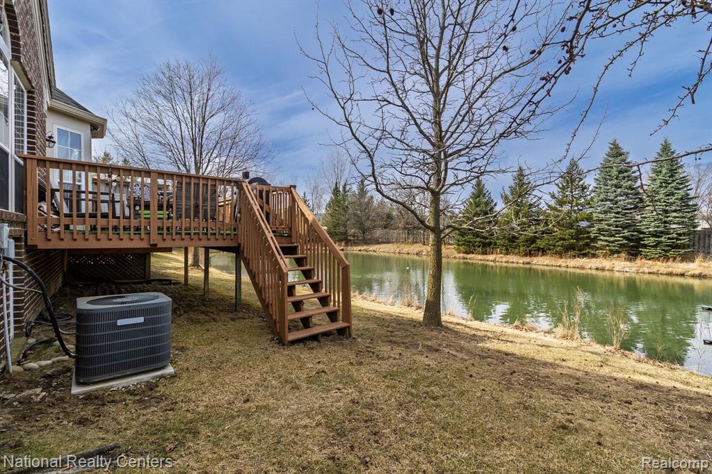 4024 RAVENSFIELD Drive, Canton, MI 48188 — Photo 22
