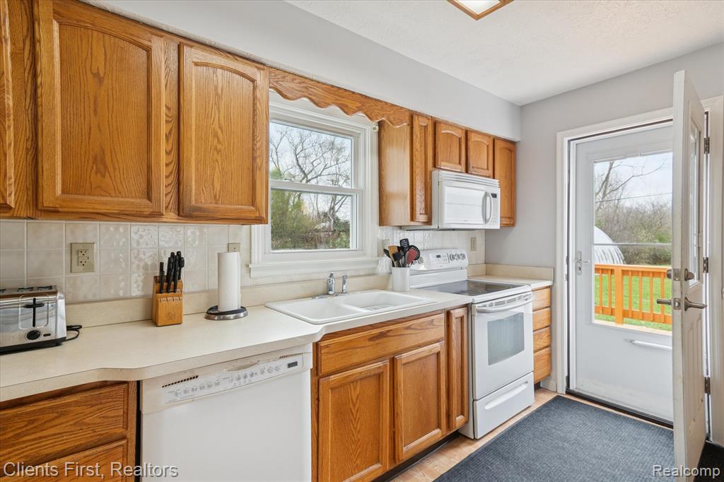 6550 Hitchingham Road, Ypsilanti, MI 48197 — Photo 13