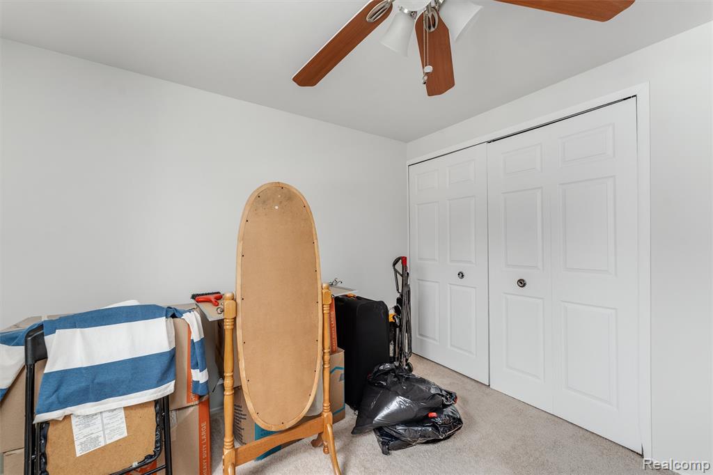 45704 Kensington St, Utica, MI 48317 — Photo 16